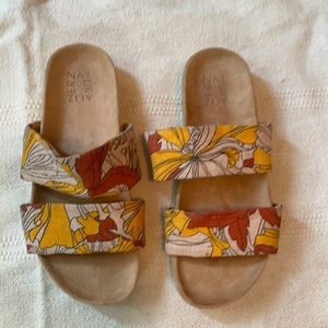 Naturalizer Patterned Footbed Slides